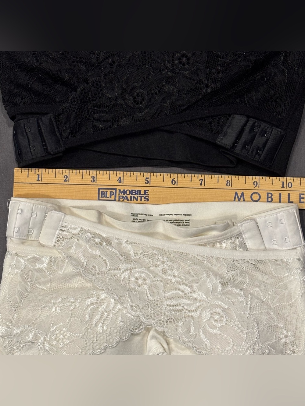 CaraMia Wireless Lift Bra Lot of 2 Black White Medium Lace CrissCross Side Hook - Picture 12 of 13